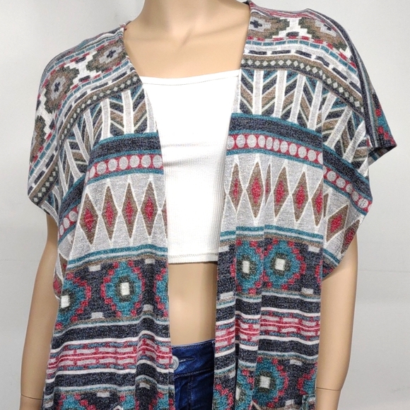 Easel Size Small Aztec print open front and side poncho style Oversized Cardigan - Picture 3 of 11
